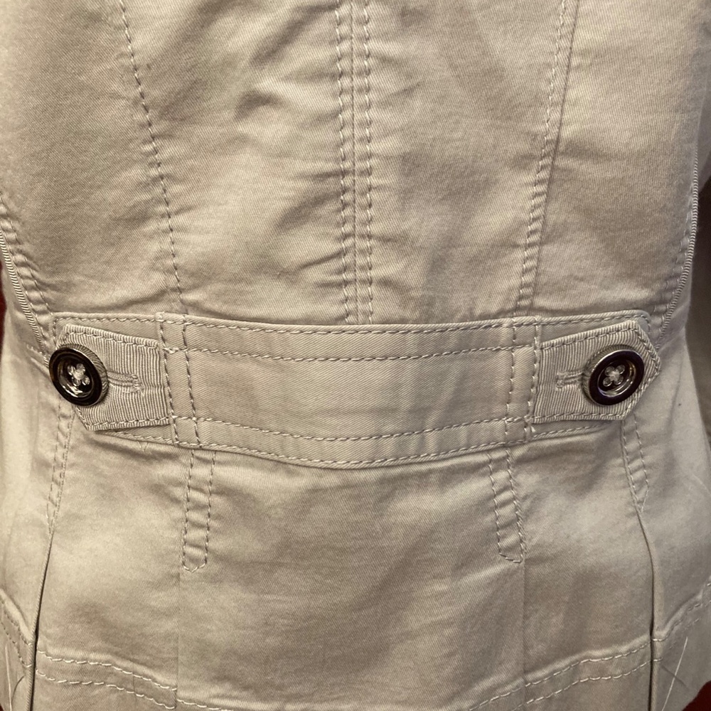 LAST CHANCE! White House Black Market Beige Jacket - Picture 3 of 9